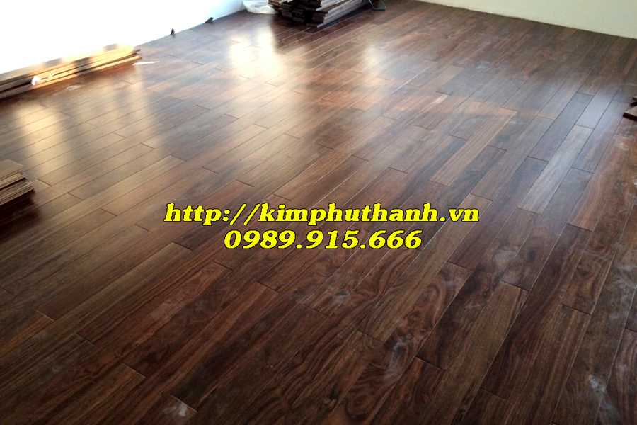 Sàn gỗ chiu liu 18 x 120 x 900 mm